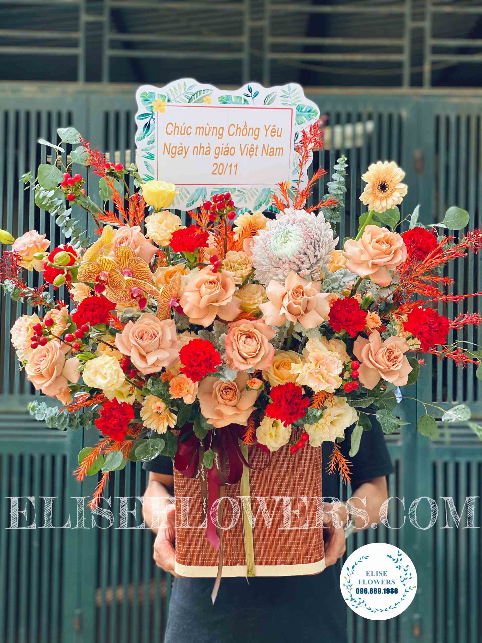 Lẵng hoa tone màu nam tính tặng sinh nhật chồng yêu | Lẵng hoa đẹp tại Eliseflowers