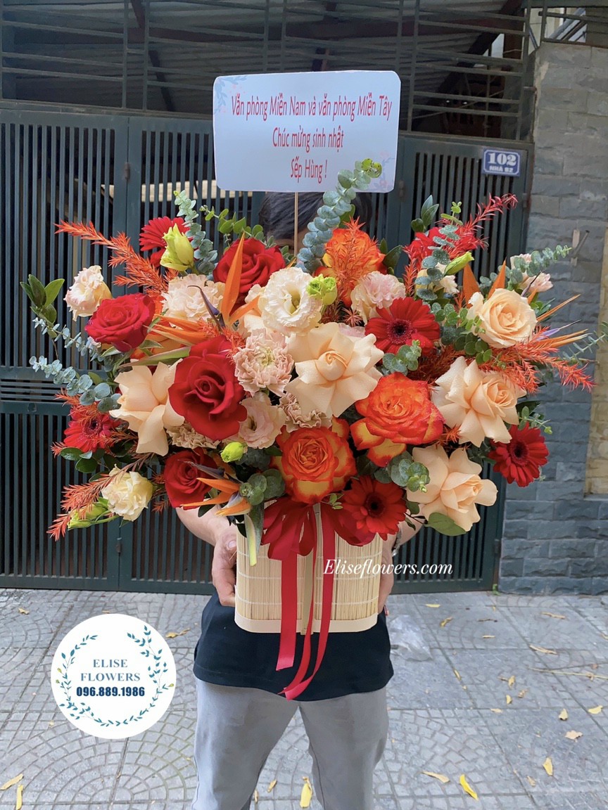 Lẵng hoa màu đỏ cam chúc mừng sinh nhật sếp lớn | Điện hoa sinh nhật ở Hà Nội
