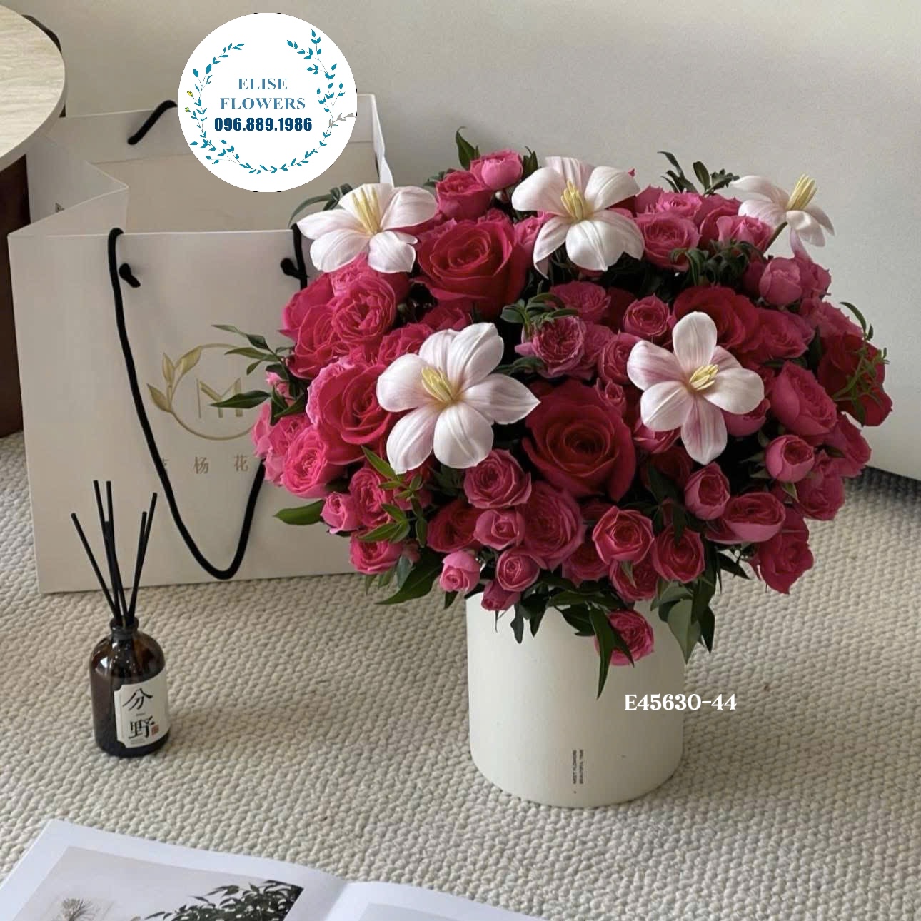 Hộp hoa hồng sophia lãng mạn. Hộp hoa tình yêu lãng mạn. Hoa kỉ niệm ngày cưới ý nghĩa