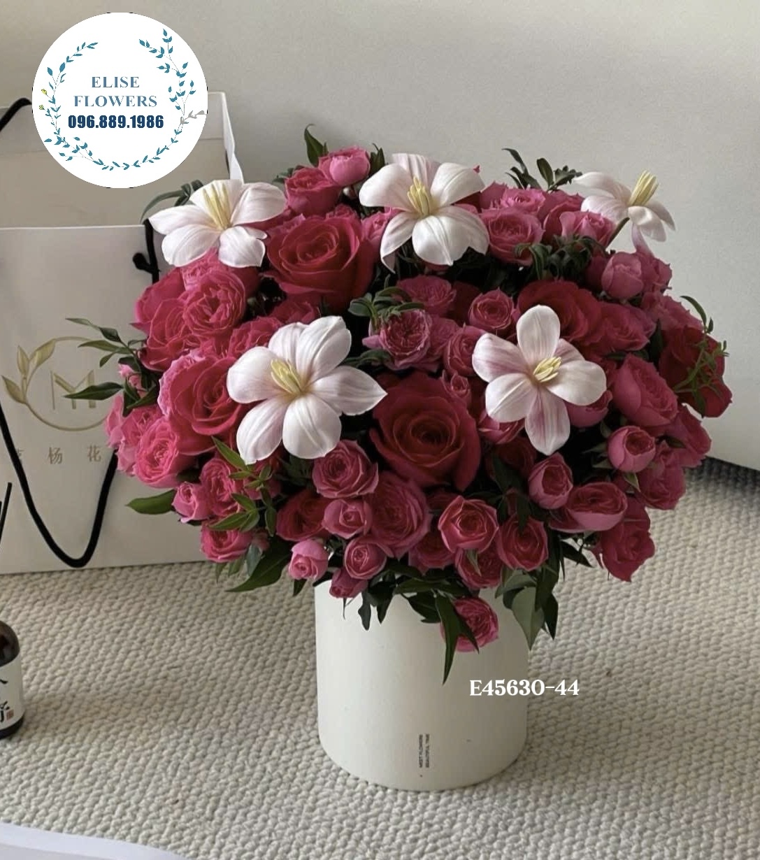 Hộp hoa hồng sophia lãng mạn. Hộp hoa tình yêu tinh tế, sang trọng. Hoa kỉ niệm ngày cưới ý nghĩa. Eliseflowers