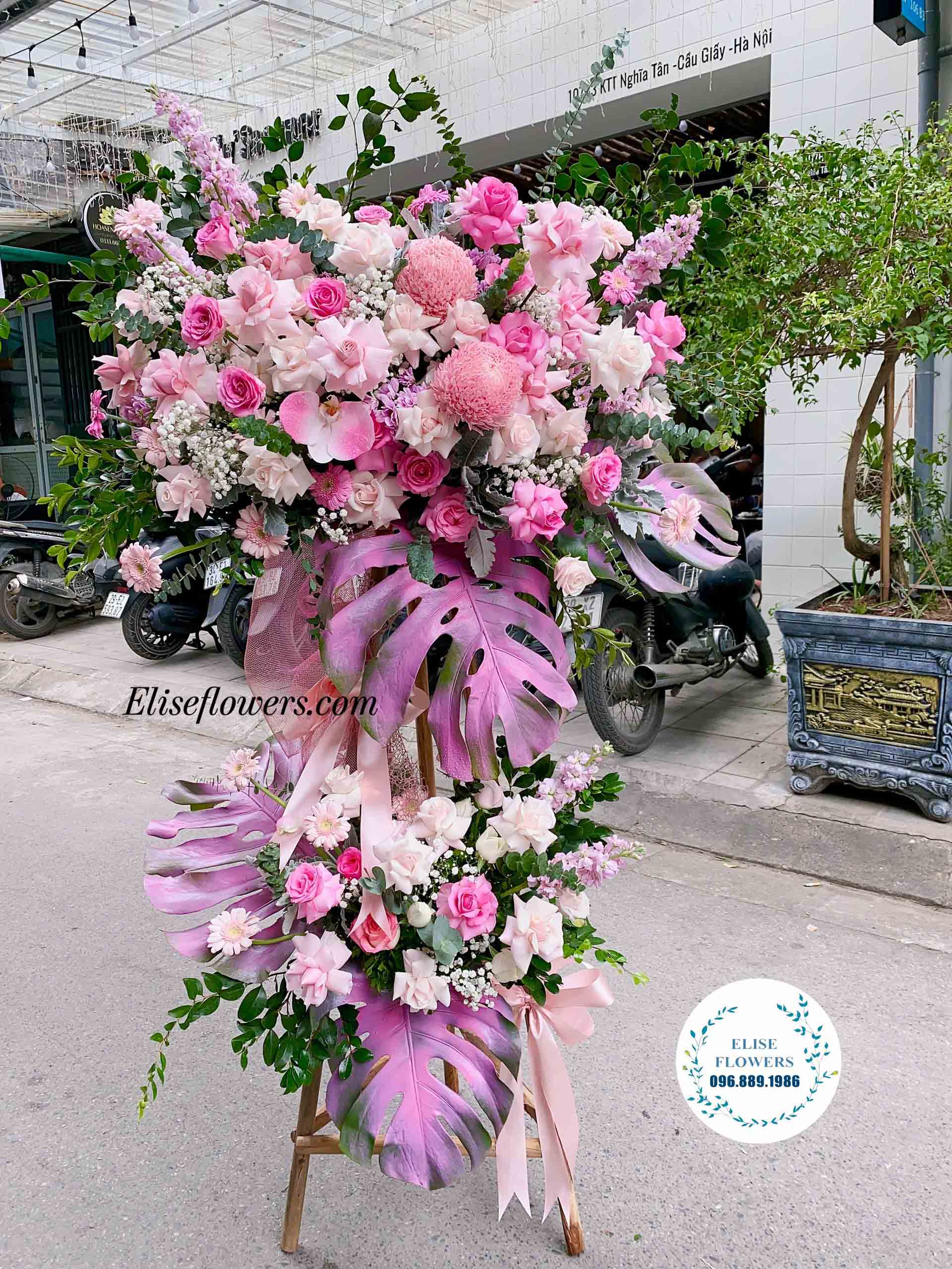 Lẵng hoa khai trương Hà Nội đẹp - Hoa khai trương màu hồng sang trọng ở Cầu Giấy, Hà Nội