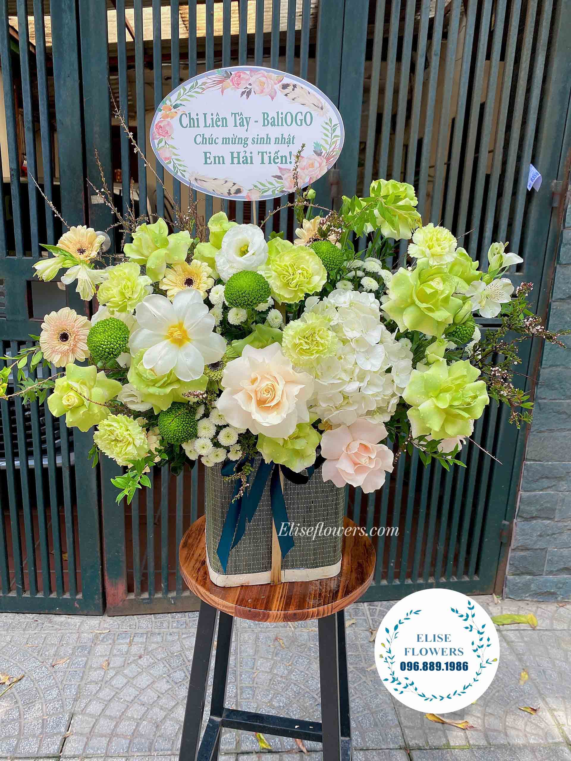 Lẵng hoa màu xanh lá chúc mừng sự kiện | Shop hoa tươi uy tín ở quận Cầu Giấy, Hà Nội