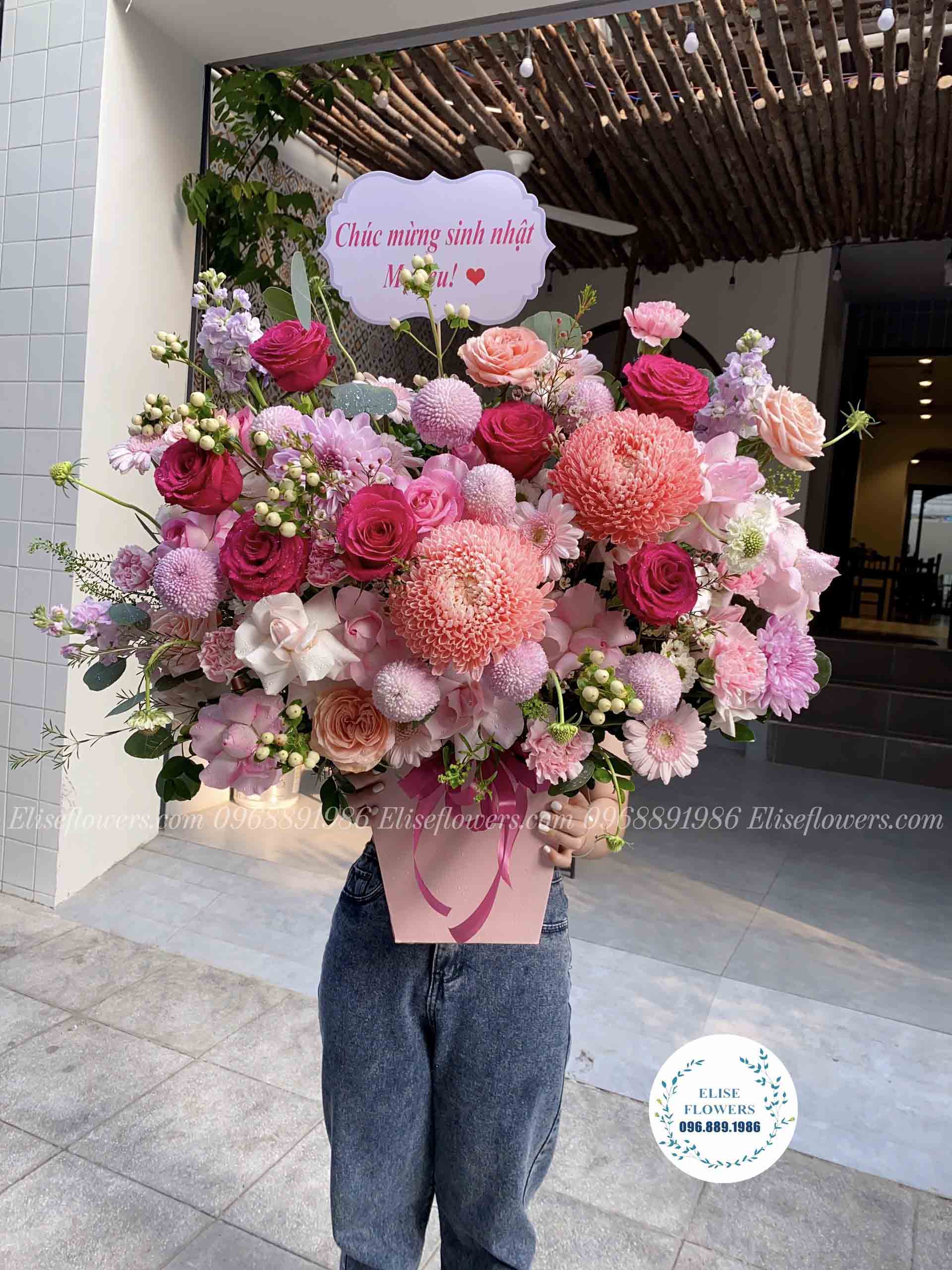 Lẵng hoa nhập khẩu màu hồng tặng sinh nhật mẹ ở Cầu Giấy Hà Nội - Eliseflowers.com