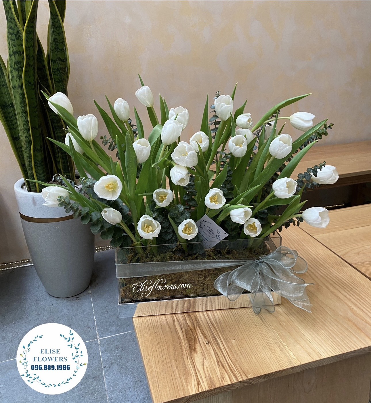 LẴNG HOA TƯƠI NHẬP KHẨU ĐẸP Ở HÀ NỘI. Lẵng hoa nhập khẩu đẹp cao cấp sang trong ở quận Cầu Giấy Hà Nội.</h4>