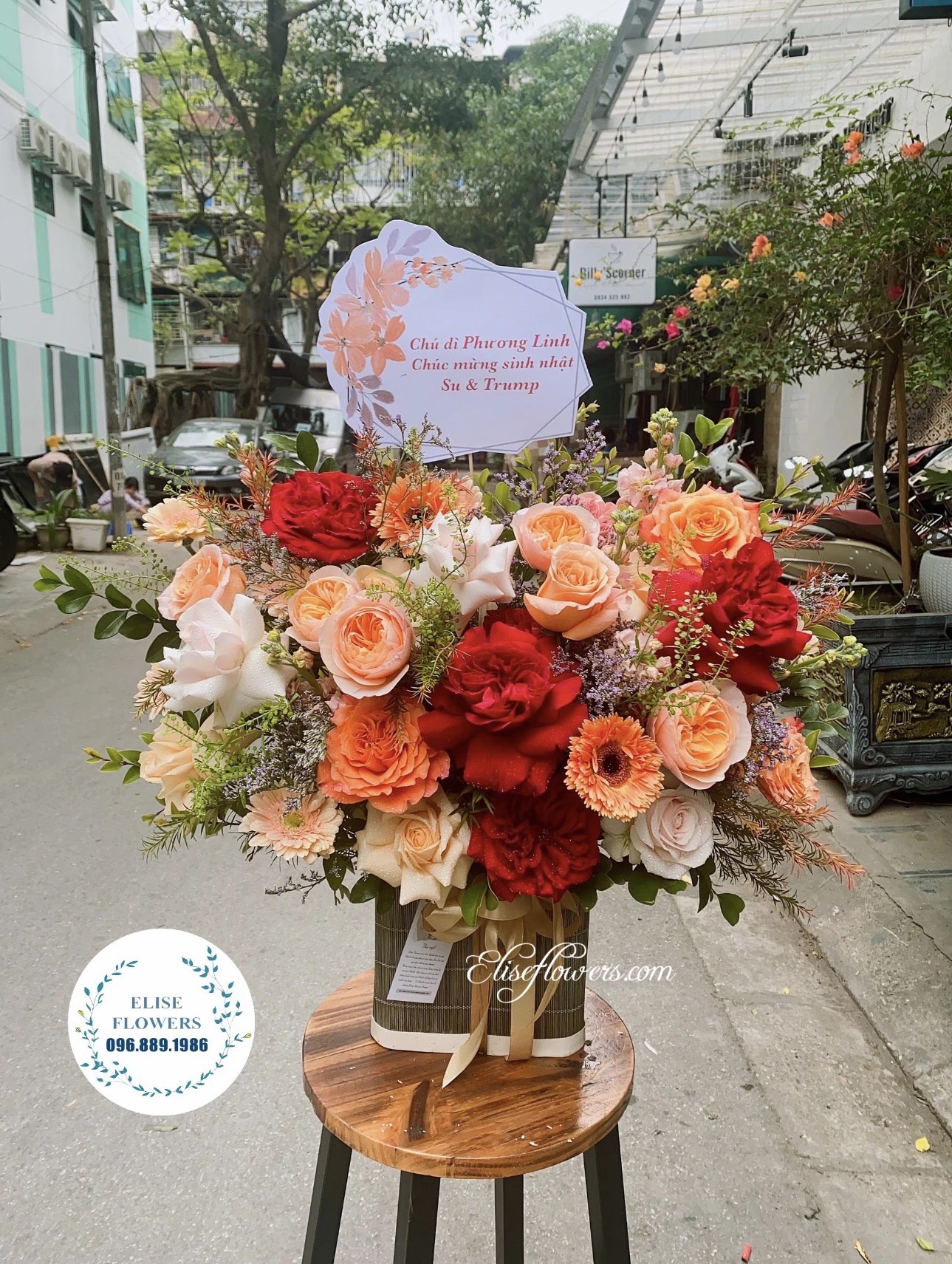 Lẵng hoa chúc mừng sinh nhật đẹp ở quận Hoàn Kiếm. Đặt mua hoa sinh nhật ở quận Hoàn Kiếm.