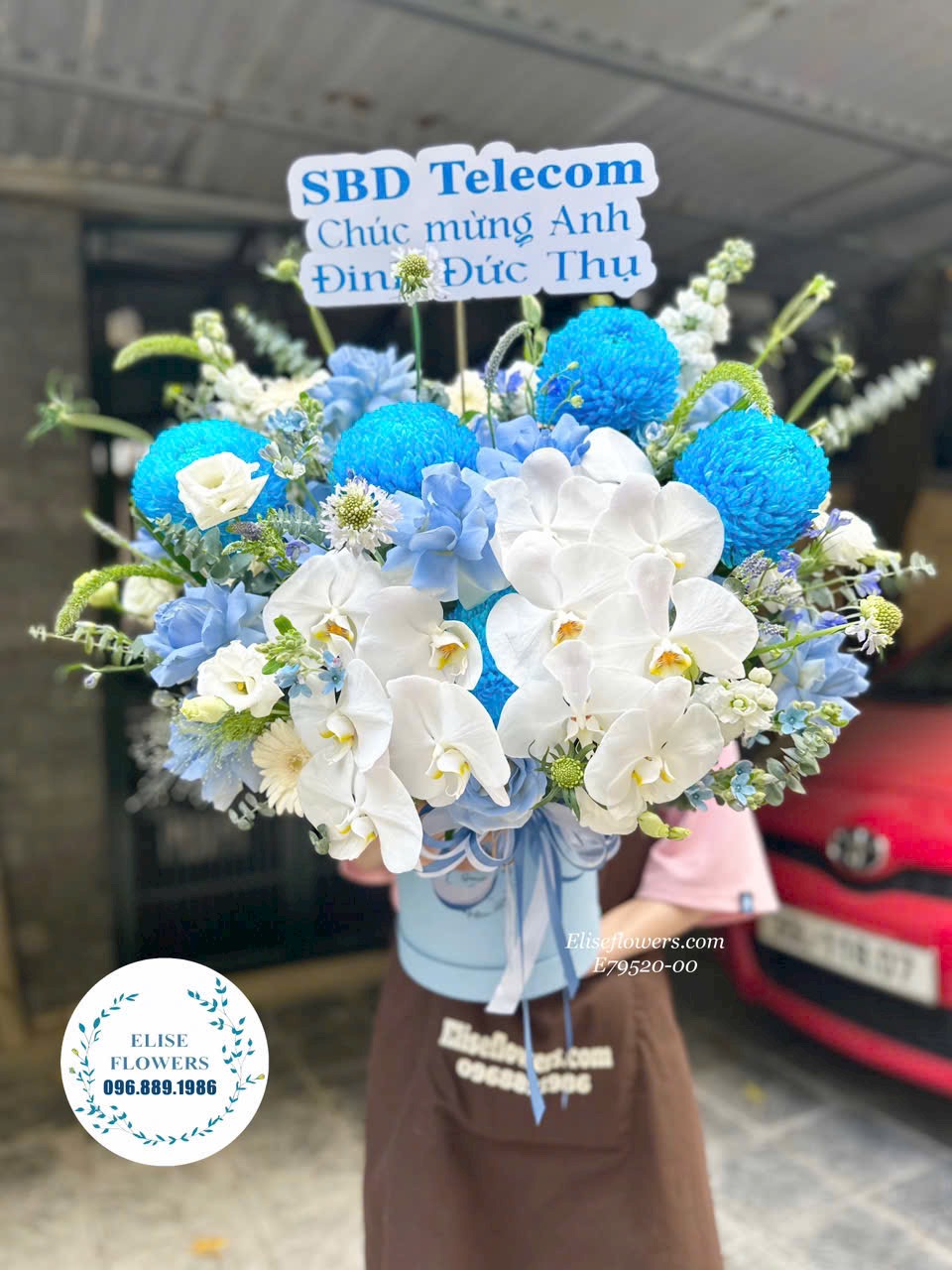 Lẵng hoa tone xanh chúc mừng sinh nhật ở Ba Đình. Shop hoa tươi Eliseflowers.