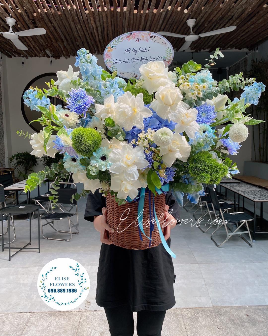 Lẵng hoa chúc mừng sinh nhật cao cấp xanh dương mix xanh lá | Lẵng hoa đẹp tại Eliseflowers