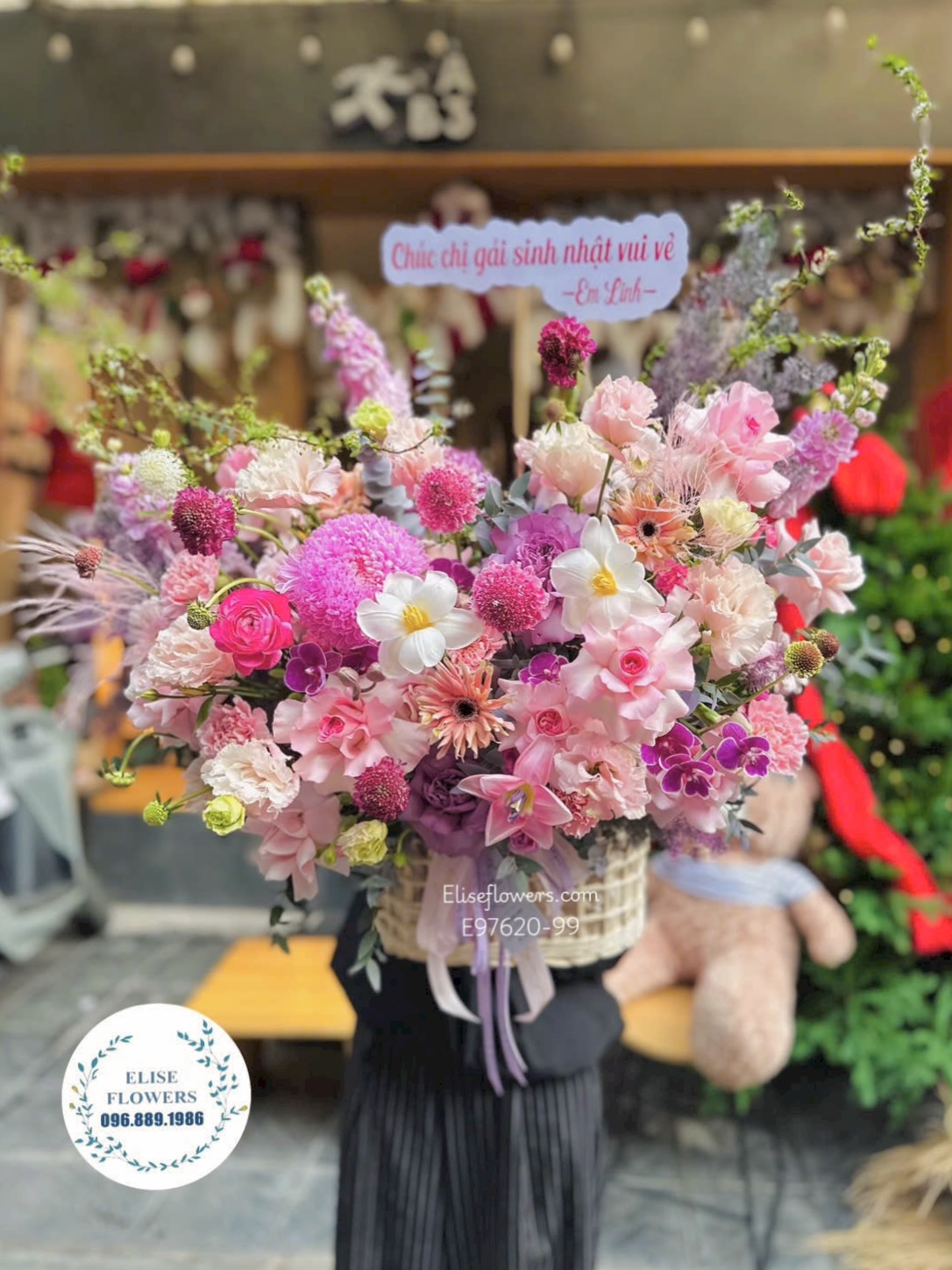 Hoa sinh nhật đẹp. Lẵng hoa tone hồng ngọt ngào tặng sinh nhật chị gái