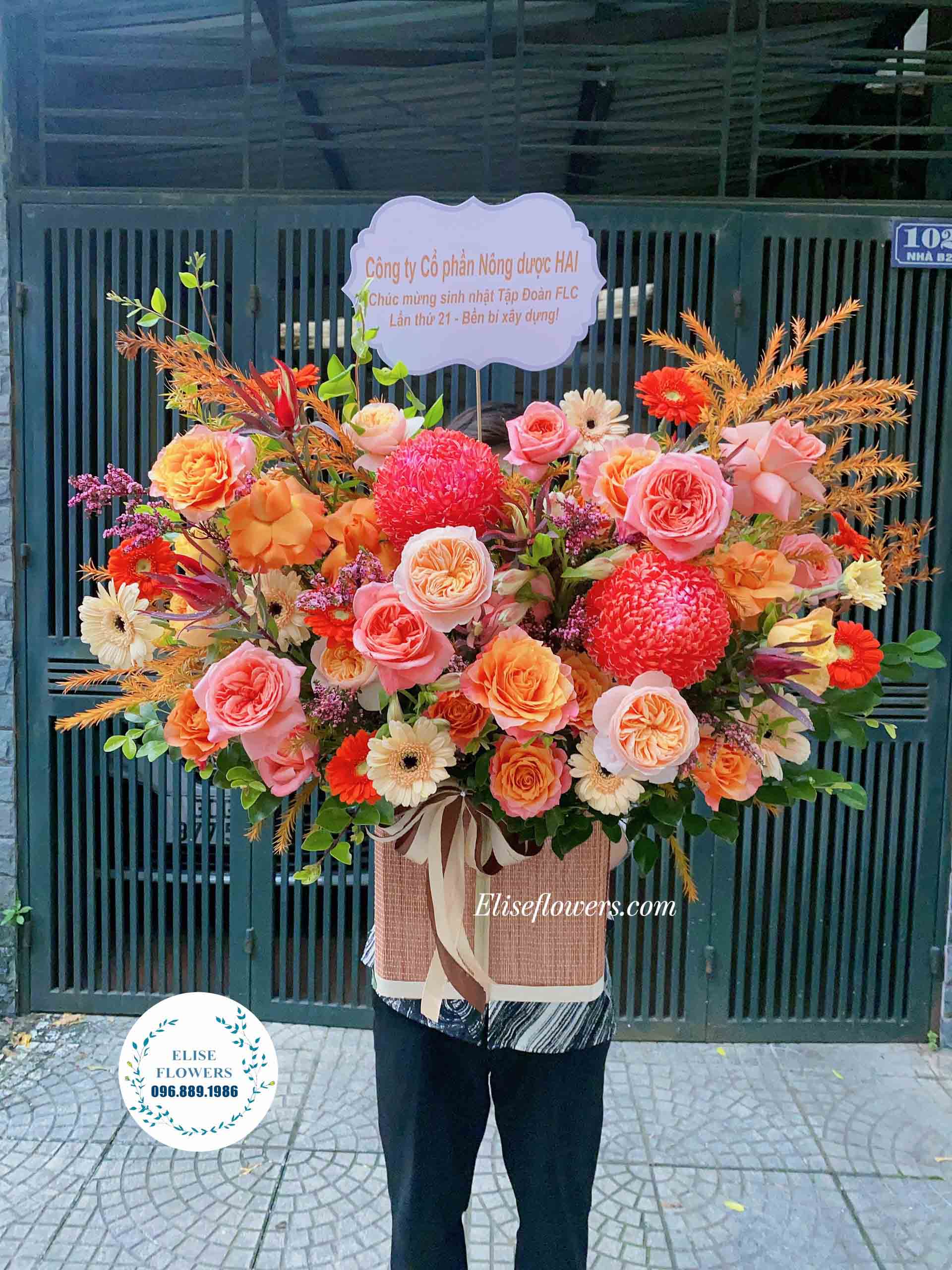 Lẵng hoa màu cam tặng sinh nhật Sếp quận Cầu Giấy - Hà Nội { Elise Flowers }
