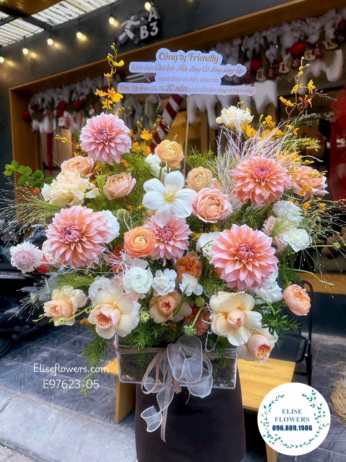 Lẵng hoa tặng Sếp. Hoa tặng Sếp cao cấp tại quận Cầu Giấy