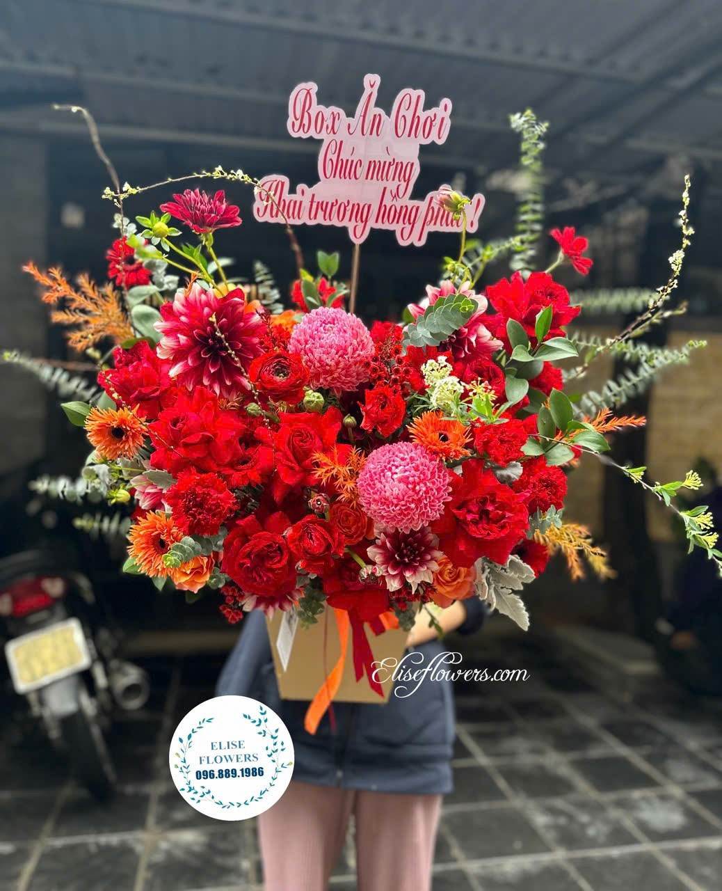 Lang-hoa-tang-sep-nu-dep-o-Ha-Noi-Dich-vu-dat-hoa-8-3-dep-o-Ha-Noi-Hoa-8-3-dep