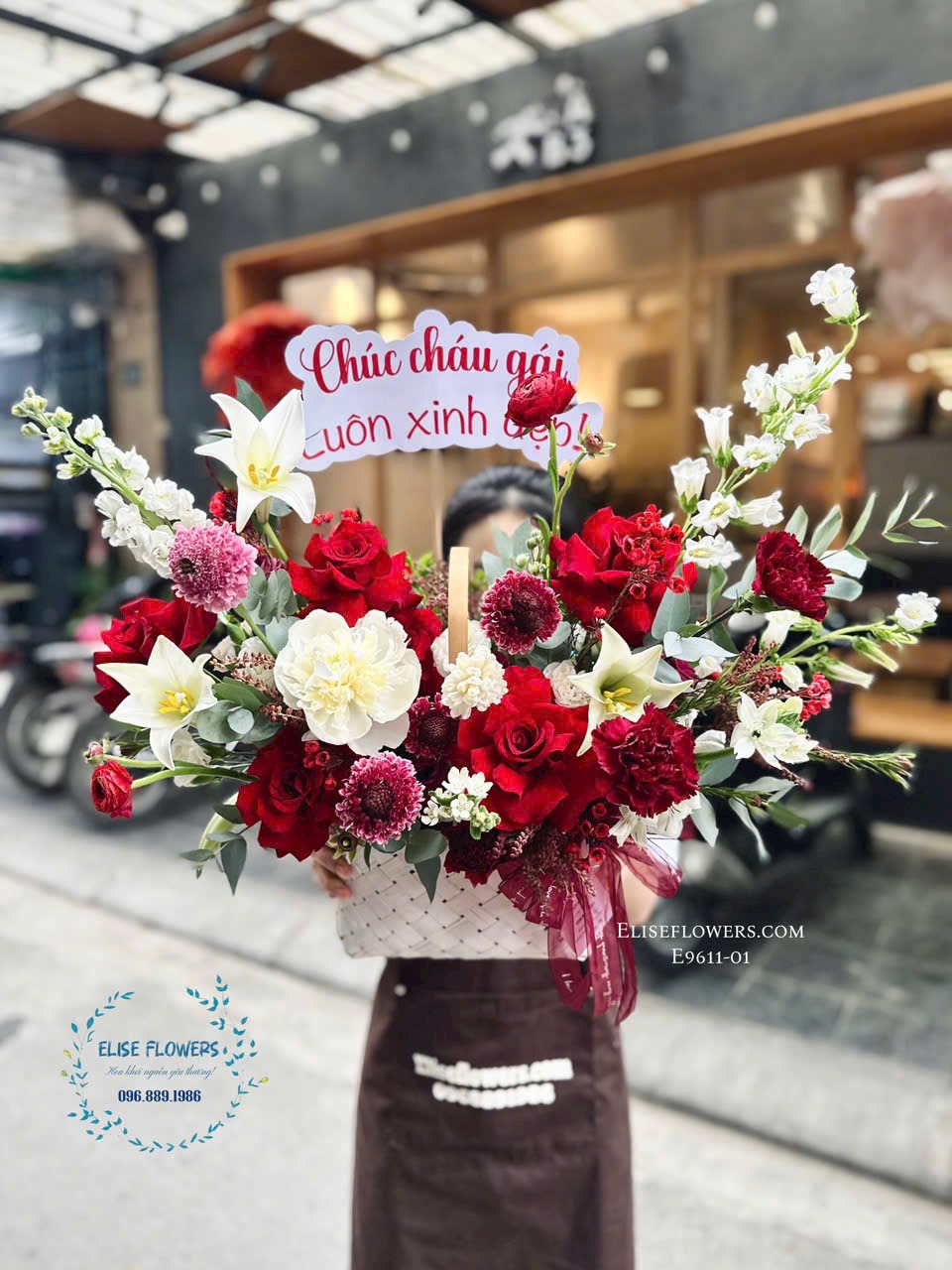 lẵng hoa tặng sinh nhật mẹ. Shop hoa tươi Eliseflowers.