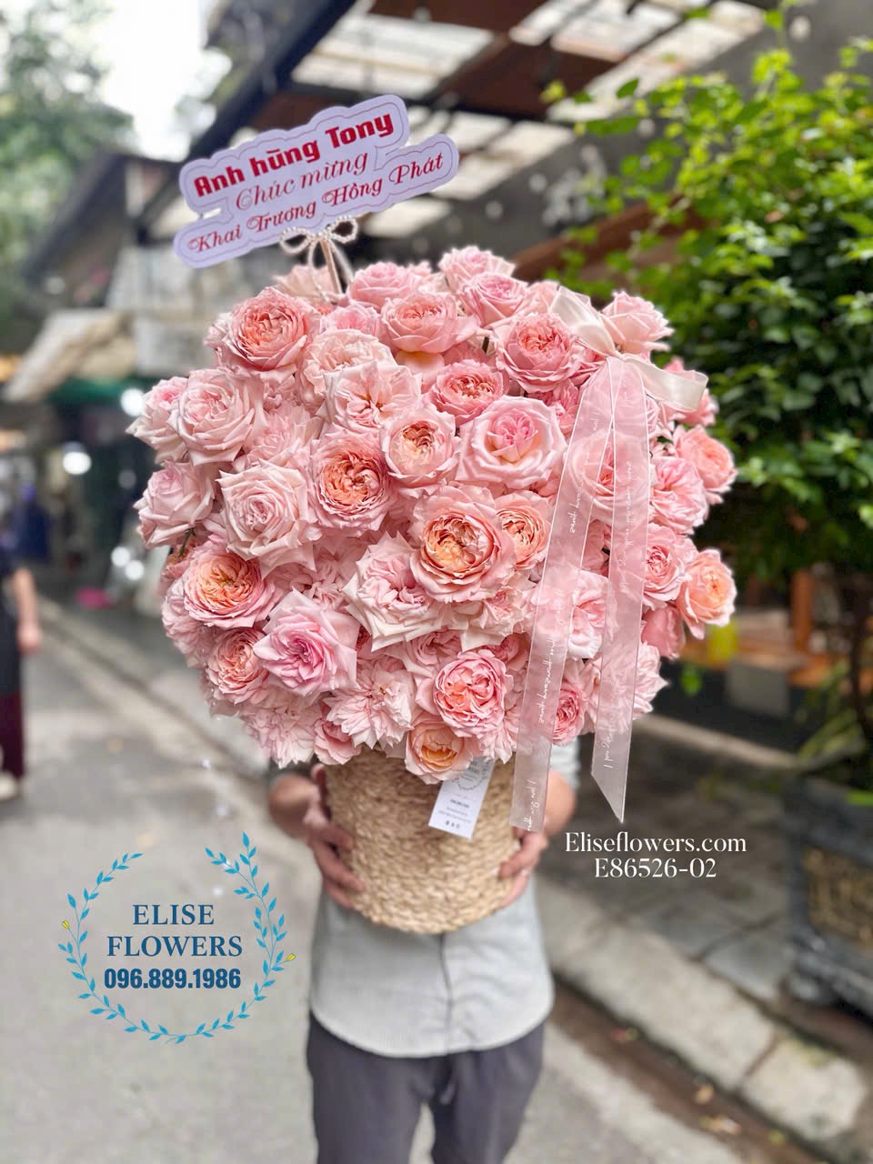 Lẵng hoa tặng sinh nhật mẹ tone hồng ngọt ngào, yêu thương. Shop hoa Eliseflowers