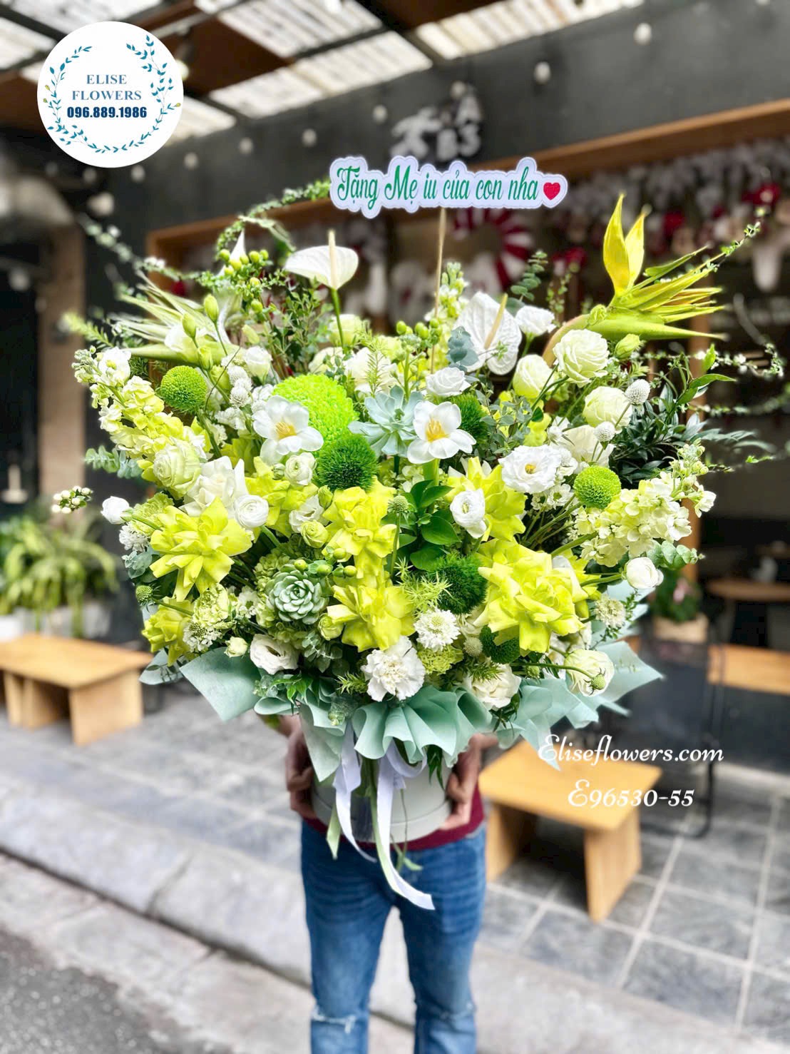 Hoa tặng mẹ yêu. Lẵng hoa tone xanh lá nhập khẩu chúc mừng sinh nhật mẹ | Địa chỉ mua hoa uy tín Eliseflowers