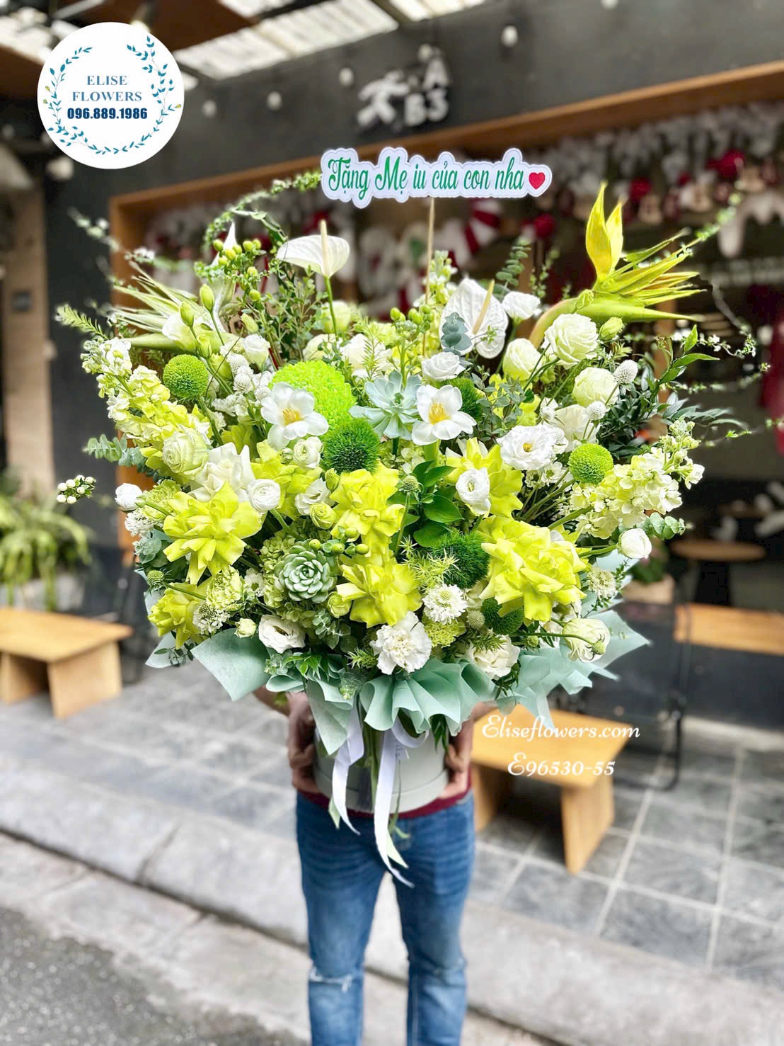 Hoa tặng mẹ yêu. Lẵng hoa tone xanh lá tinh khôi chúc mừng sinh nhật mẹ