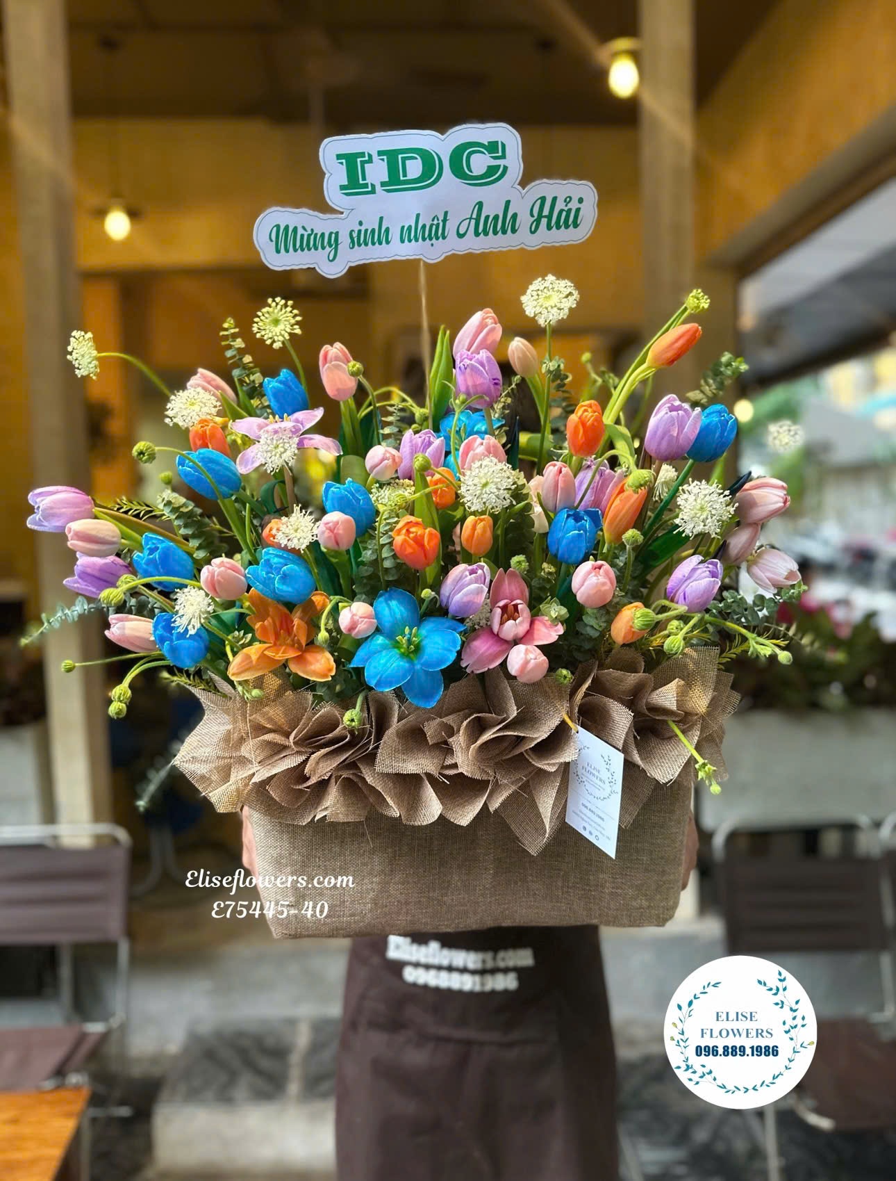 Lẵng hoa tulip đẹp ở Hà Nội. Mua hoa tulip đẹp ở Hà Nội. Mua hoa tulip quận Cầu Giấy - Hà Nội