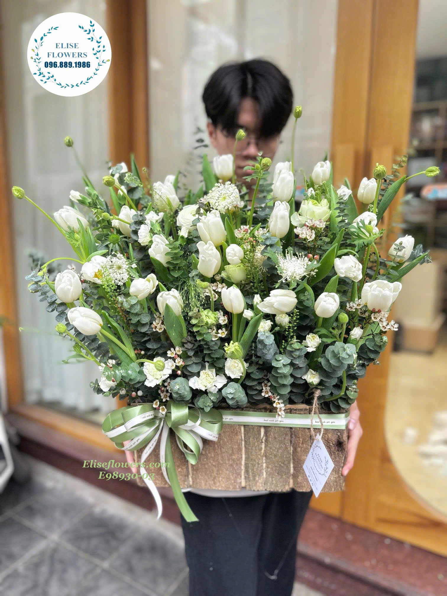 Lẵng hoa tulip tặng sếp ngày 8/3. Hoa tặng sếp, tặng mẹ ngày 8/3 cao cấp sang trọng. Hoa tươi Hà Nội