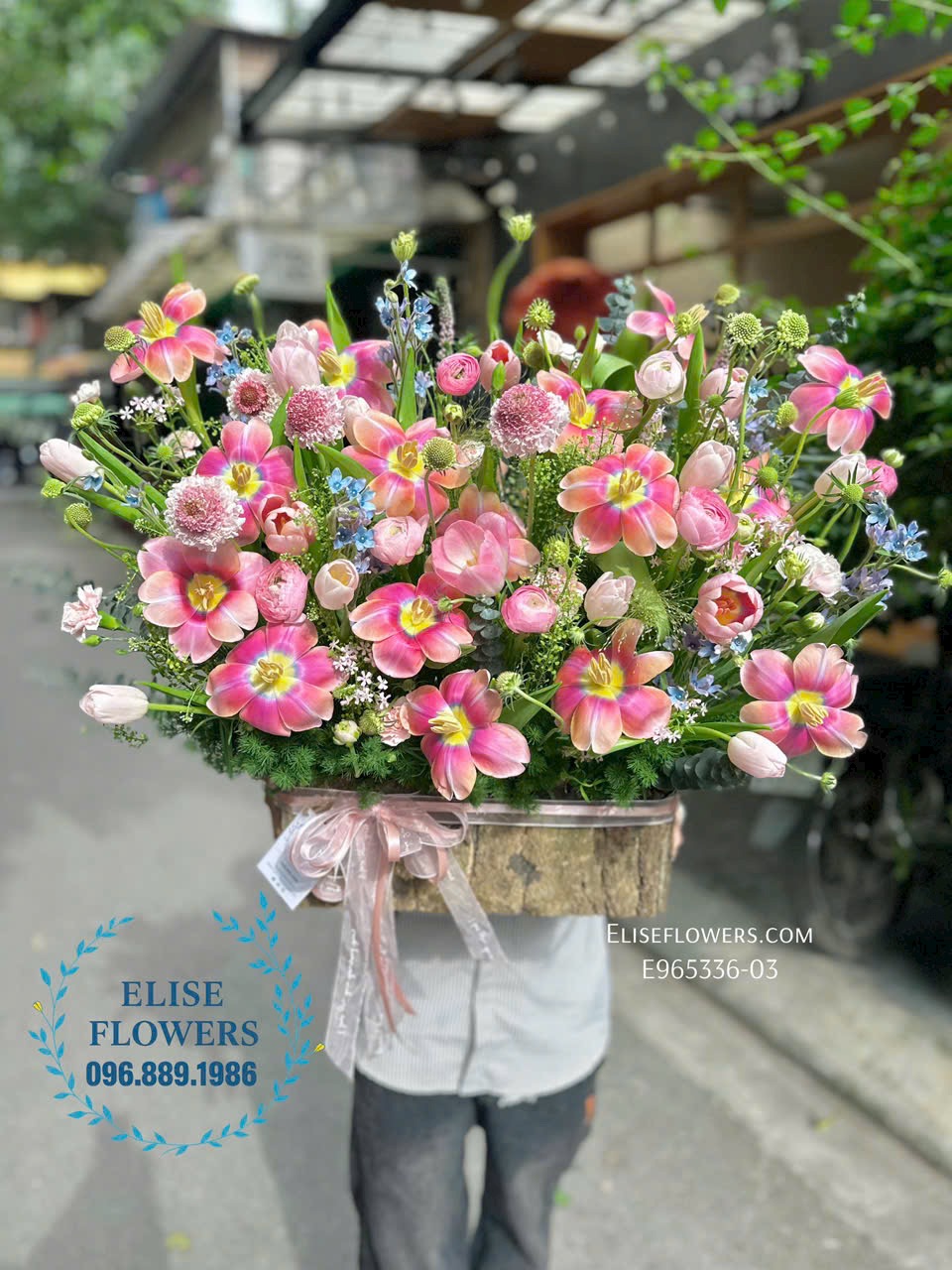 Lẵng hoa Tulip hồng cao cấp tặng SẾP. Eliseflowers.