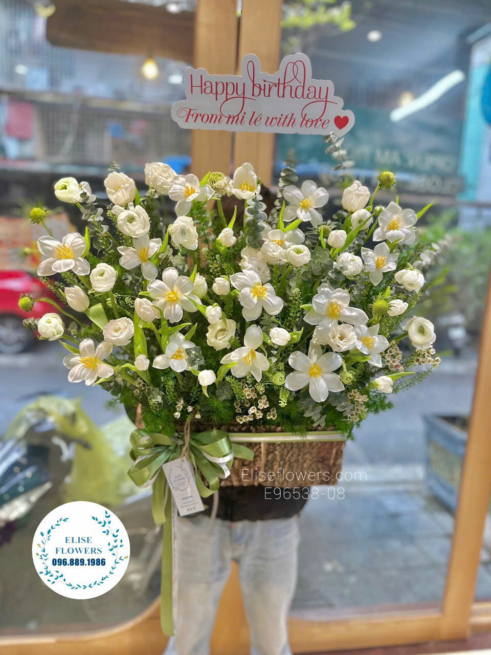 lẵng hoa Tulip sang trọng ở Hà Nội