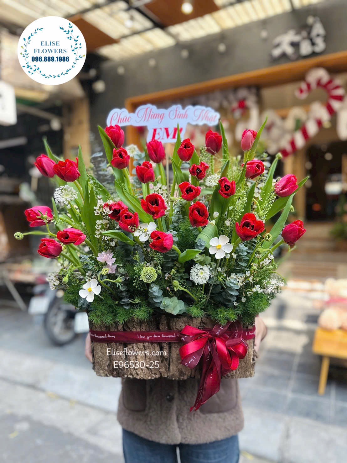 Lẵng Tulip đỏ sang trọng, lãng mạn tặng sinh nhật em yêu | Điện hoa tươi Eliseflowers