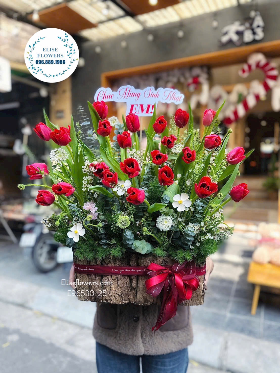 Lẵng Tulip đỏ sang trọng, lãng mạn tặng sinh nhật em yêu | Eliseflowers