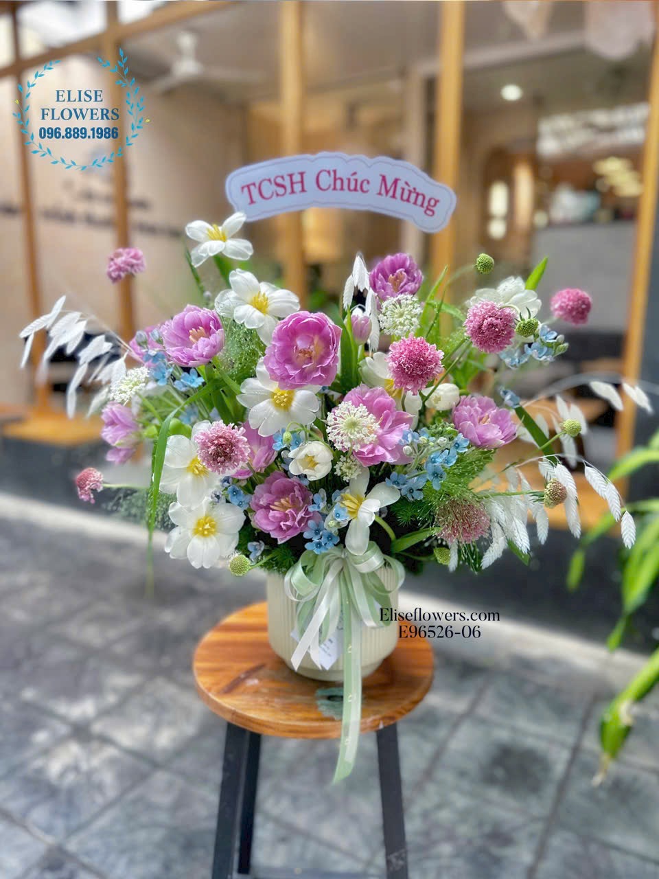 Lẵng Tulip kép tím tinh tế, sang trọng tặng sếp nữ. Mua hoa tặng sếp ở Hà Nội