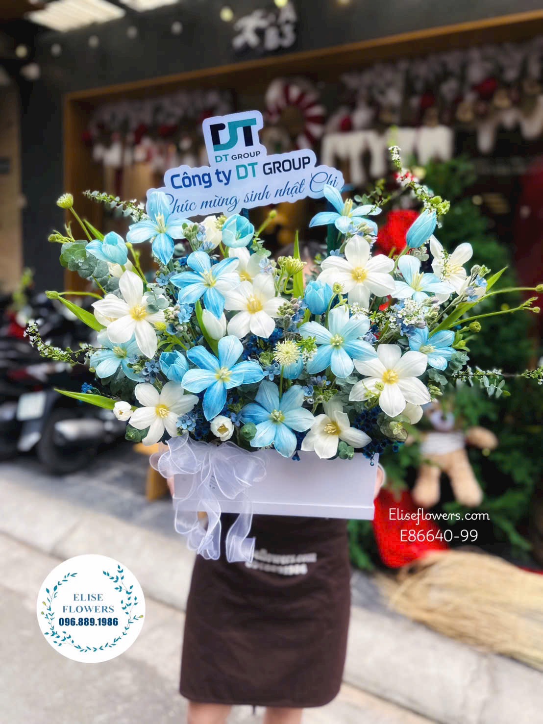 Hoa tặng sếp cao cấp. Lẵng hoa Tulip nhập khẩu chúc mừng Sếp