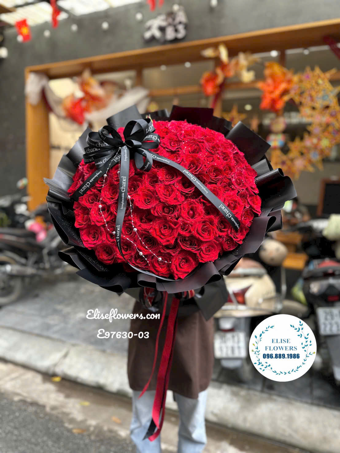 Hoa tặng 20/10. Bó hoa 100 bông tặng người thương. Điện hoa Cầu Giấy Eliseflowers