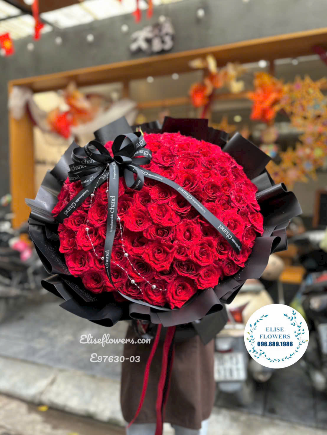 Hoa tặng bạn gái 20/10. Bó hoa hồng đỏ lãng mạn tặng người yêu ở Cầu Giấy
