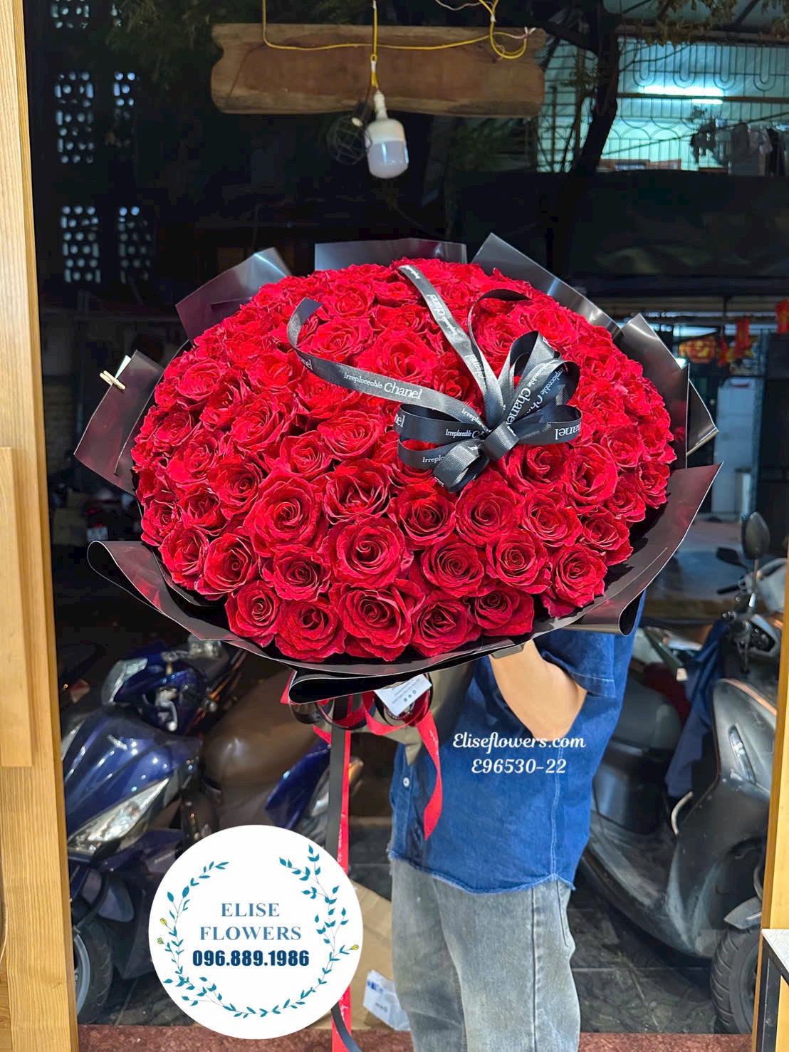 Đặt mua bó hoa hồng đỏ tặng bạn gái, vợ yêu. Cửa hàng hoa tươi Eliseflowers