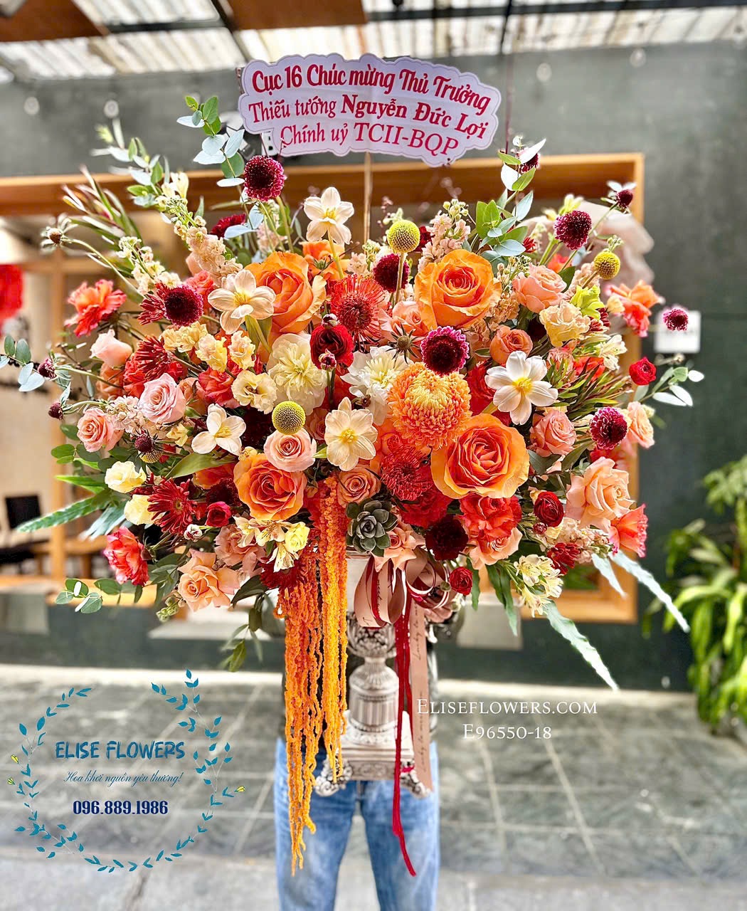 Mua bình hoa tone cam chúc mừng ở Đống Đa. Eliseflowers.