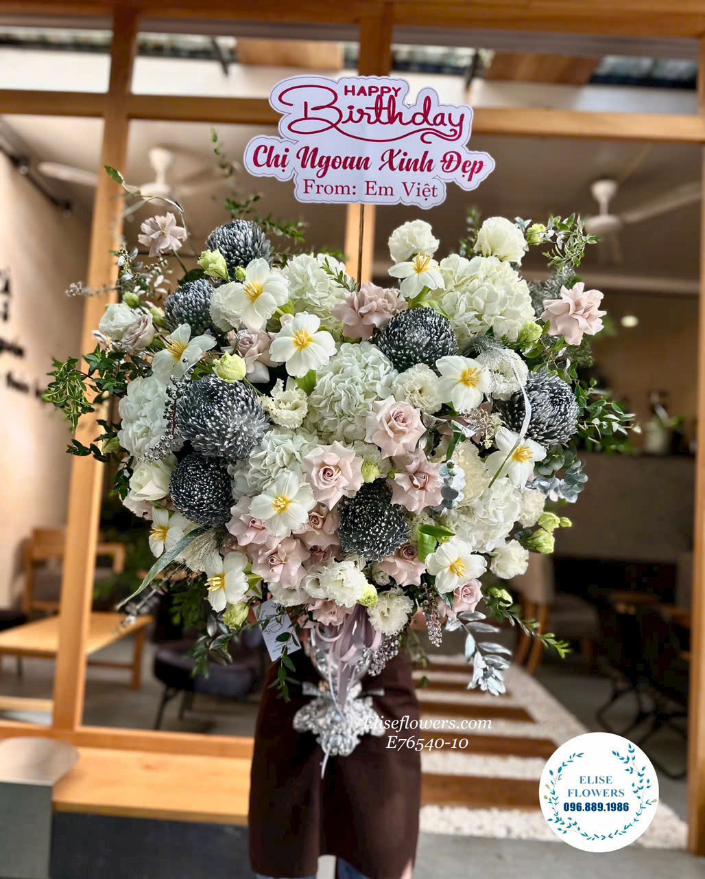 Dịch vụ đặt bình hoa sinh nhật sếp đẹp. Giao bình hoa sinh nhật sếp cao cấp