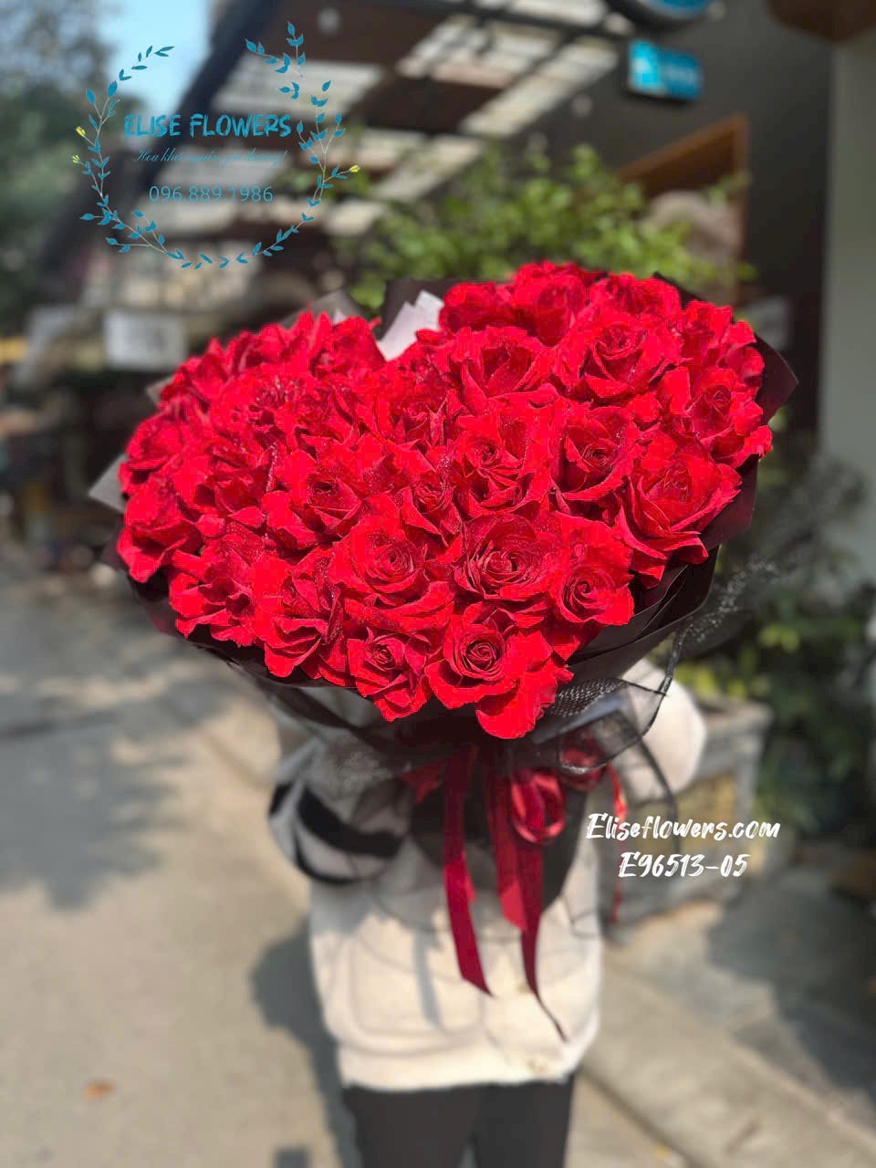 mua bó hoa hồng đỏ tỏ tình bạn gái. Eliseflowers.