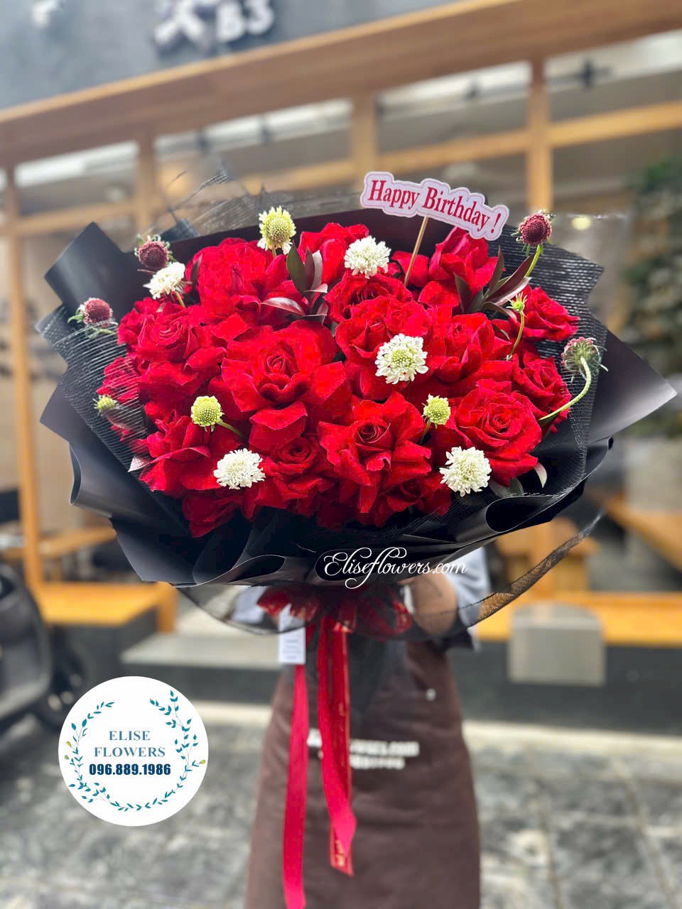Mua bó hoa hồng đỏ cao cấp. Dịch vụ đặt hoa hồng đỏ đẹp ở Hà Nội
