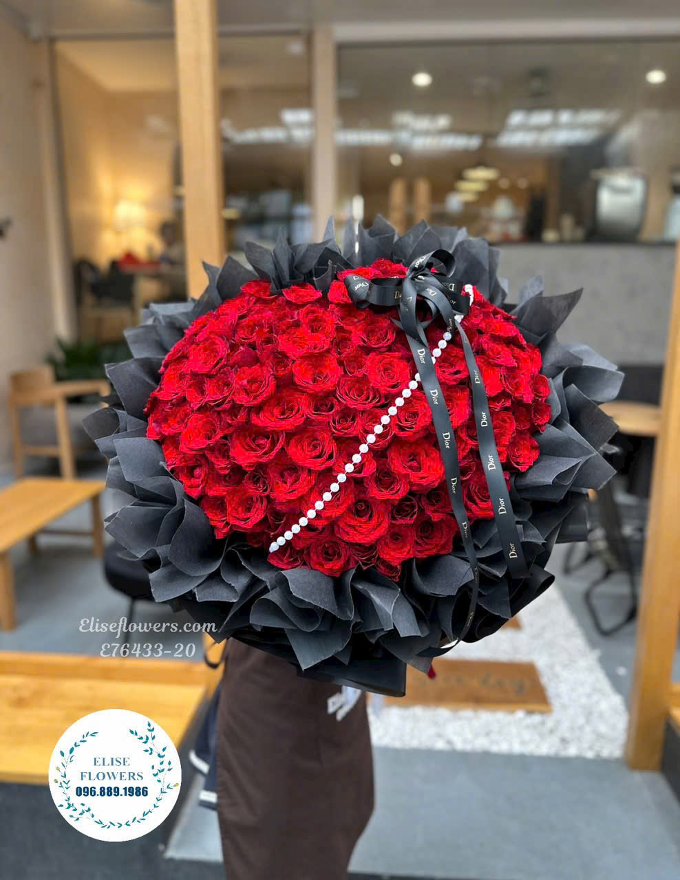 Mua hoa hồng đỏ đẹp ở Hà Nội. Dịch vụ đặt hoa hồng đỏ đẹp ở Hà Nội