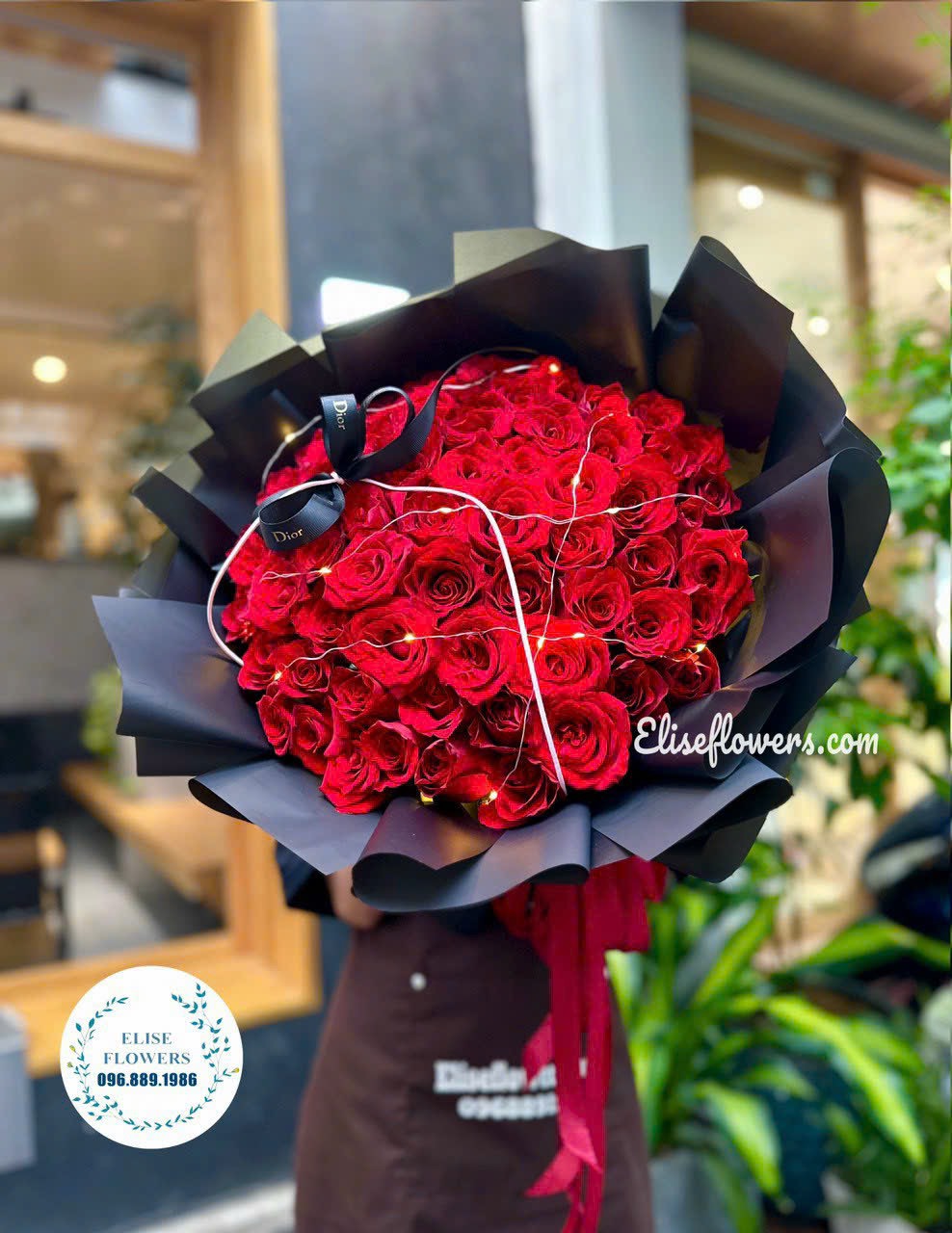 Dien-hoa-hong-do-to-tinh-ban-gai-Mua-bo-hoa-hong-do-tang-ban-gai-quan-Thanh-Xuan