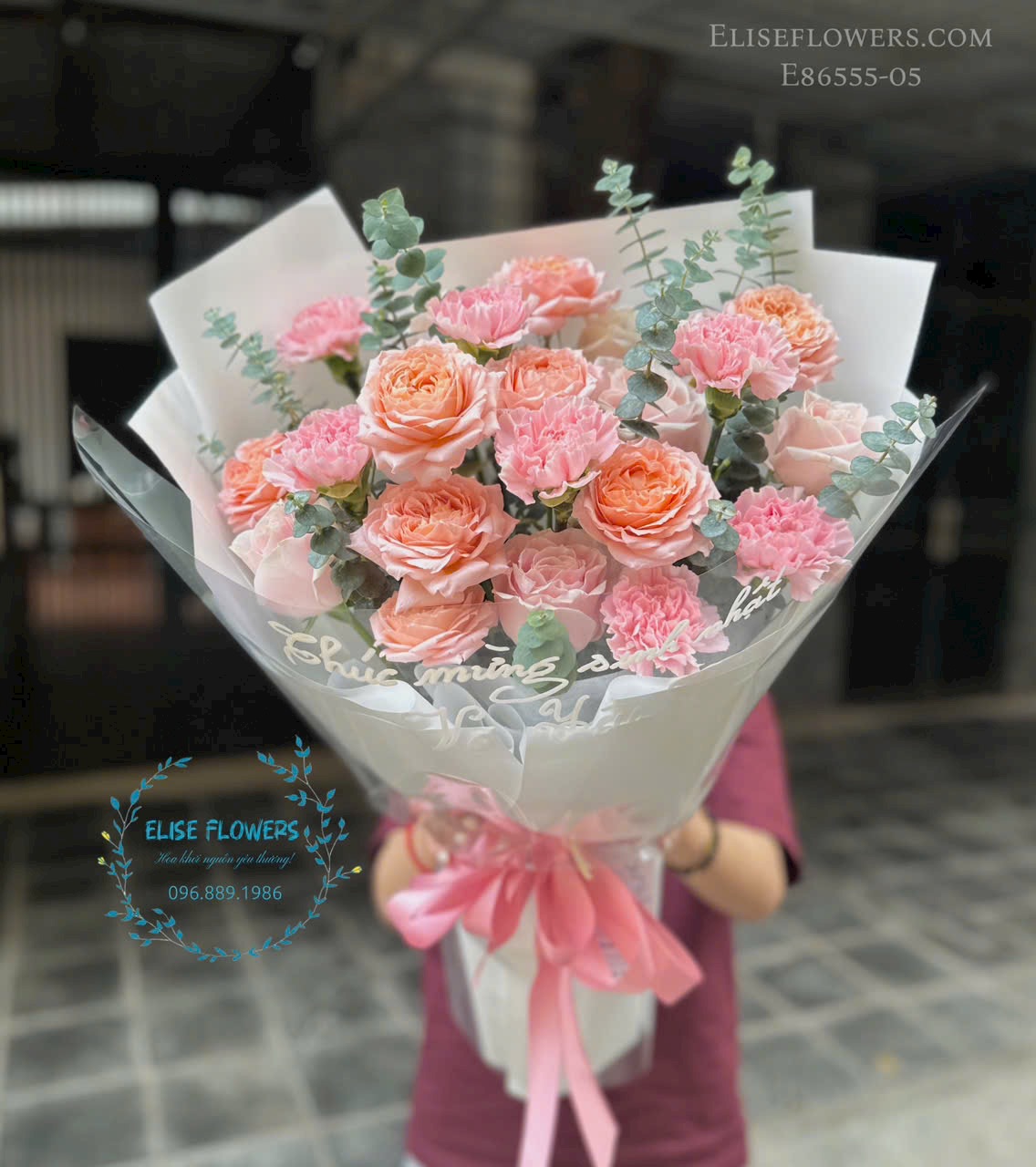 Mua Online bó hoa tốt nghiệp đẹp ở Ba Đình. Dịch vụ ship hoa hoả tốc chỉ trong vòng 1-2h.