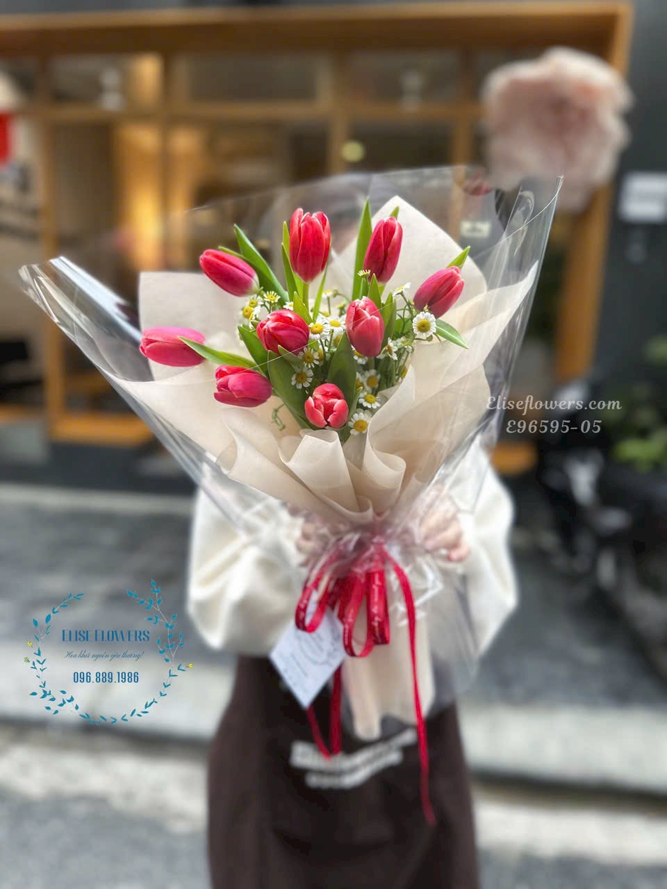 mua online bó hoa đỏ tulip đẹp xinh xắn tại Đống Đa.