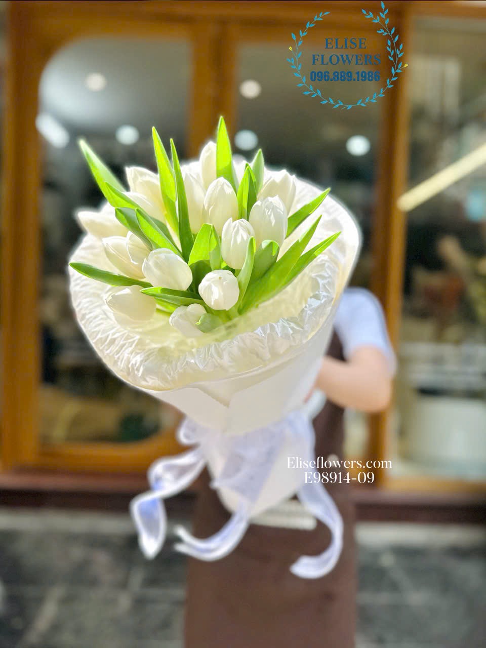 Mua bó hoa Tulip trắng nhập khẩu Hà Lan. Shop hoa nhập khẩu Eliseflowers