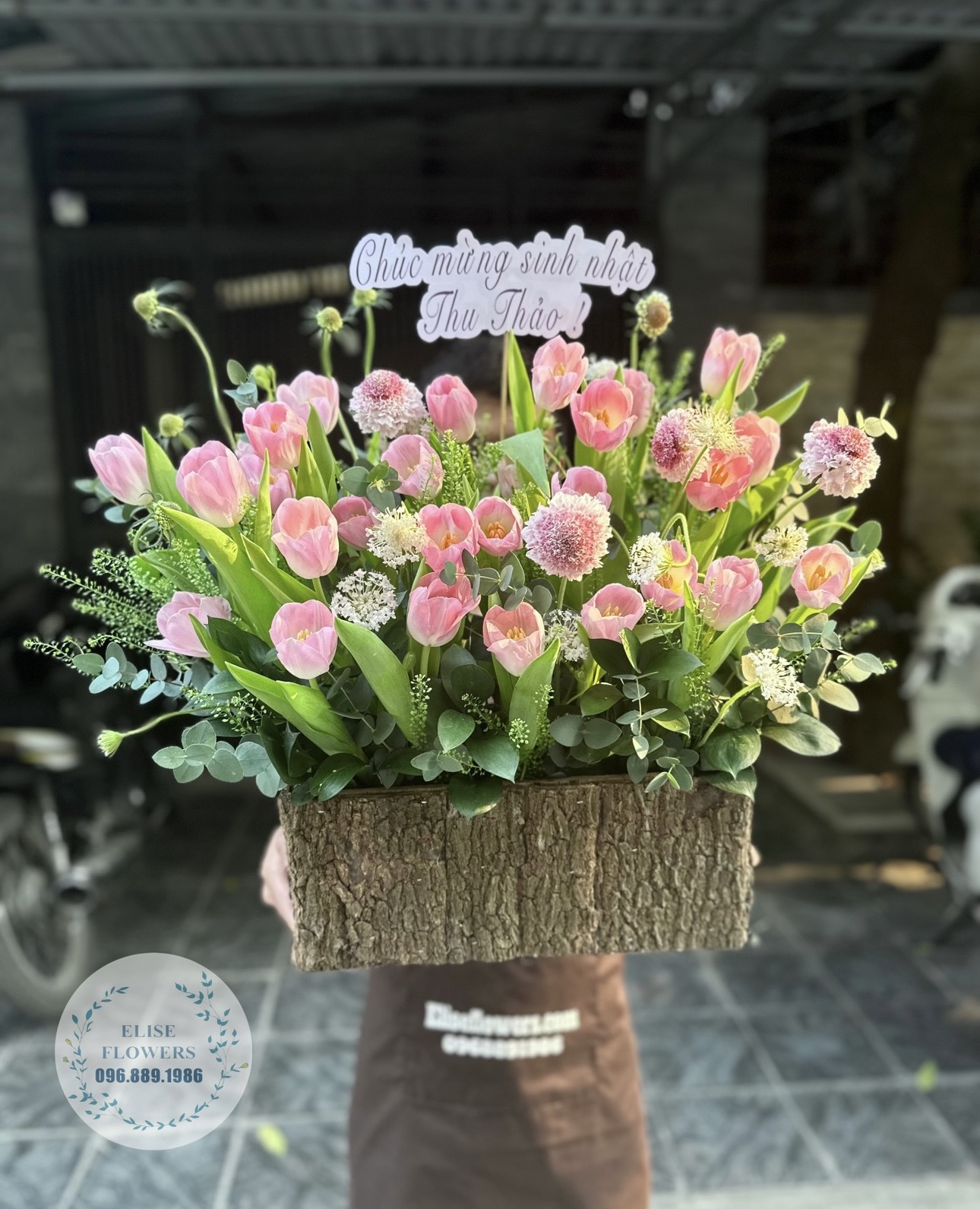 Mua hoa tulip ở quận Cầu Giấy. Đặt mua hoa tulip rẻ đẹp ở quận Cầu Giấy, Hà Nội.