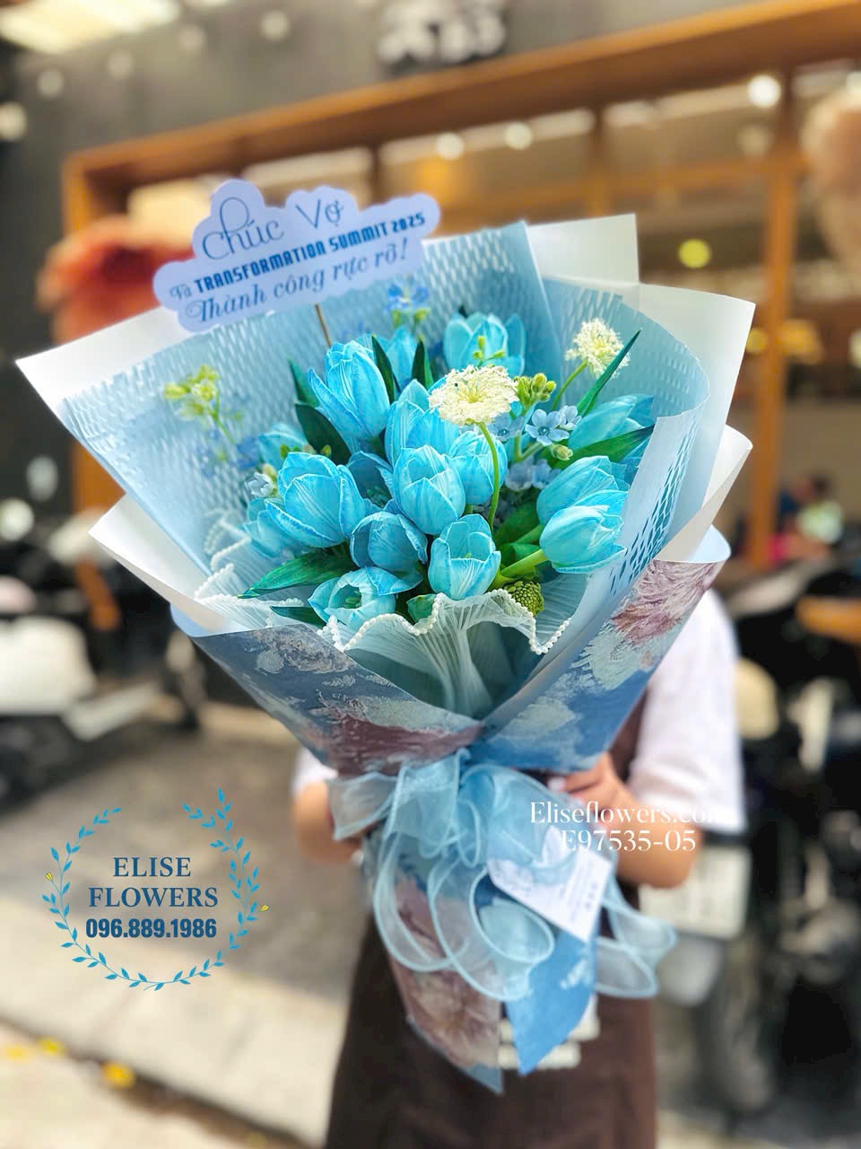 Bó hoa Tulip tặng vợ yêu ở Hà Nội. Đặt hoa tặng vợ yêu. Dịch vụ giao hoa nhanh chóng