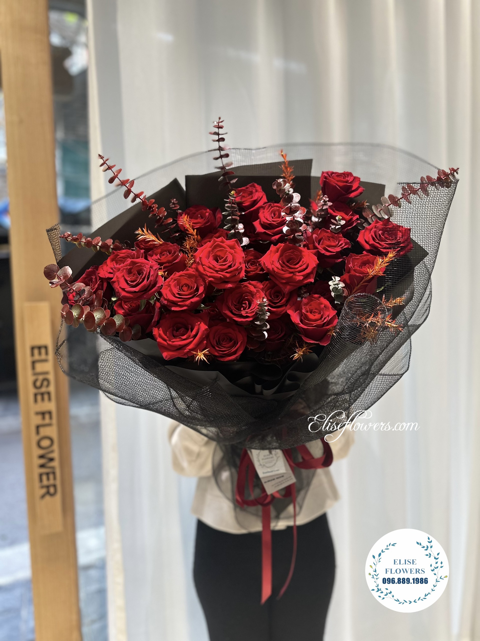 ĐẶT HOA VALENTINE. BÓ HOA HỒNG ĐỎ VALENTINE. MUA HOA VALENTINE HÀ NỘI. Shop hoa tươi Hà Nội Elise Flowers.