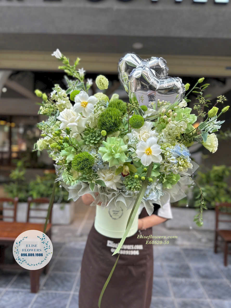 Mua hộp hoa sinh nhật cao cấp tại Hà Nội. Giao hoa sinh nhật sếp tận nơi nhanh chóng