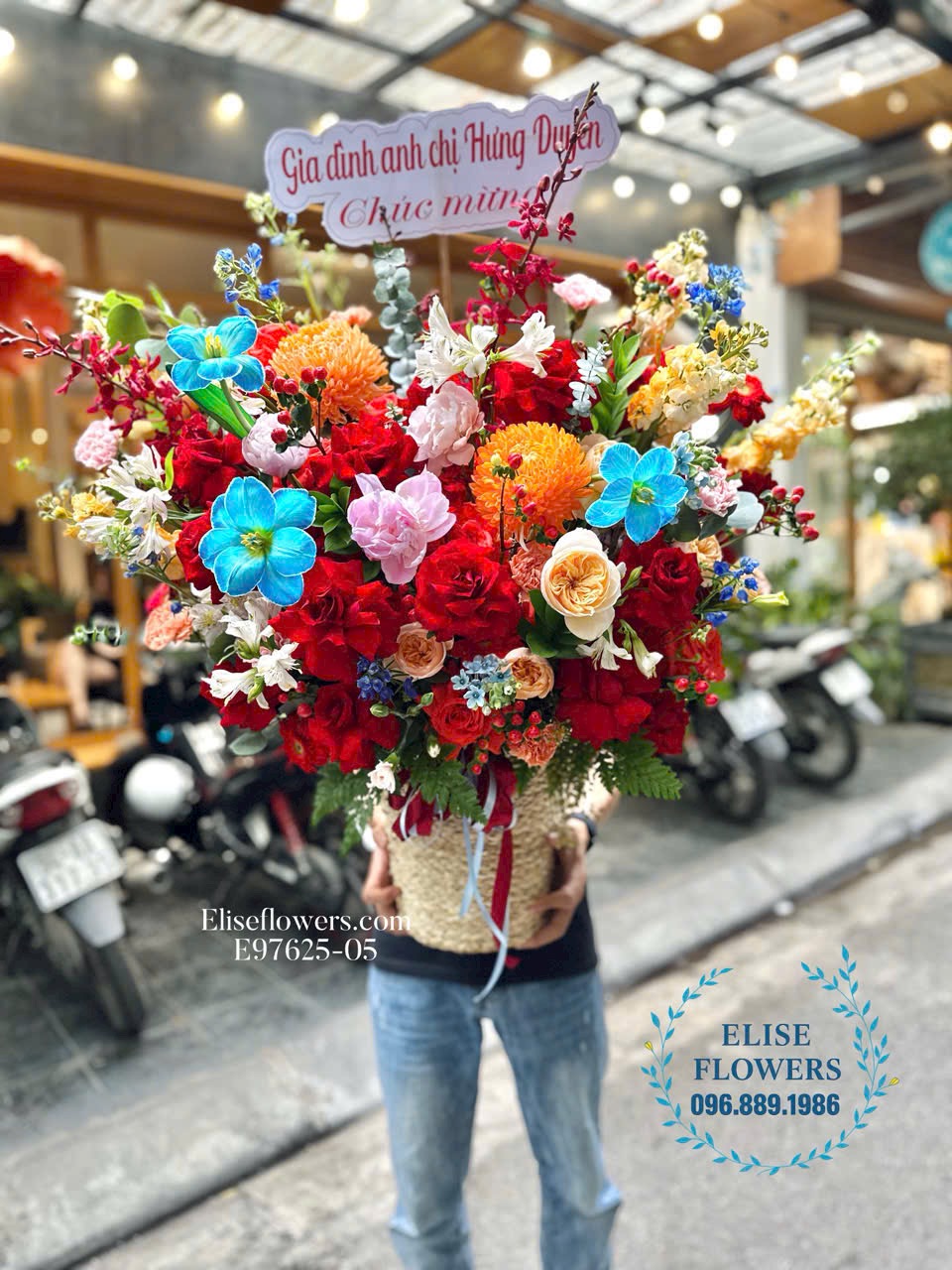 Mua lẵng hoa cao cấp tặng đối tác, sếp ở Thanh Xuân.