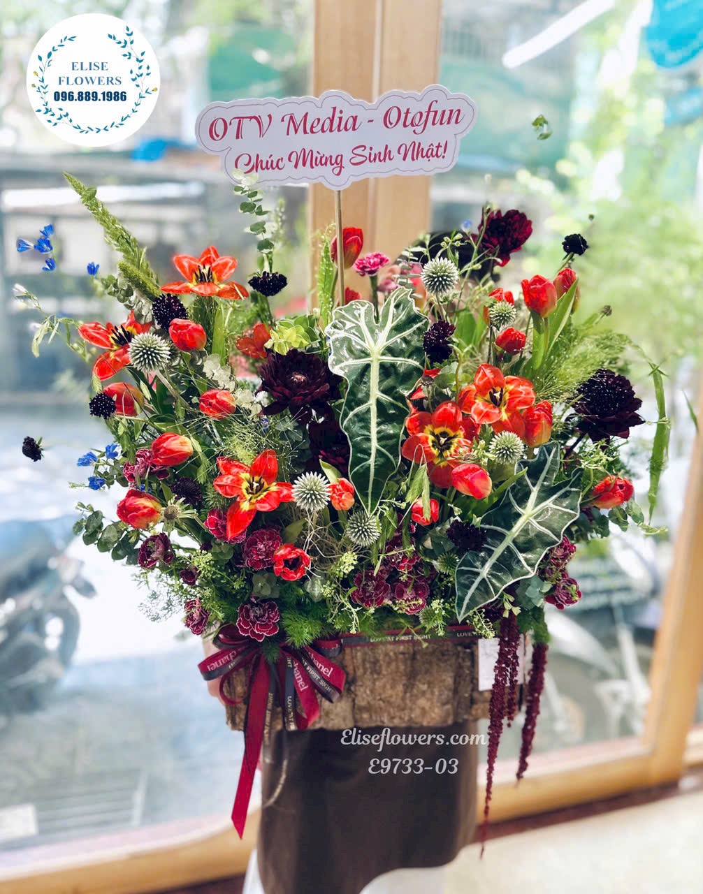 Hoa tulip đỏ | Hoa tặng khách hàng | Lẵng hoa sang trọng Hà Nội.