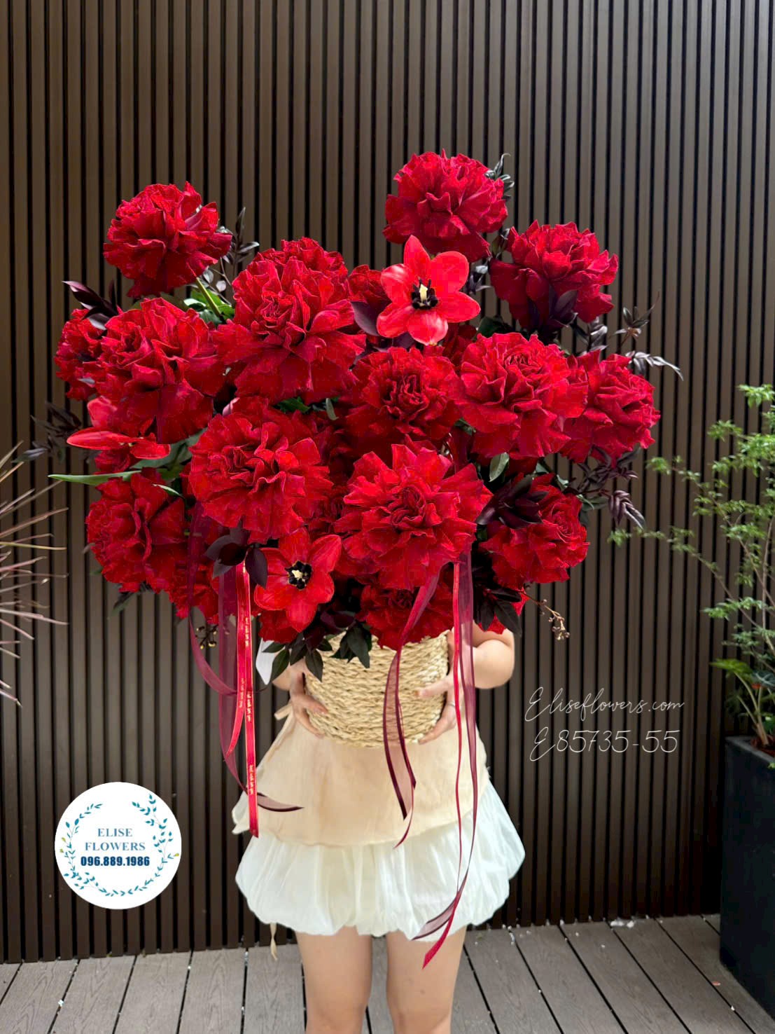 Lẵng Hoa Hồng Ecu Heart Cao Cấp Tại Eliseflowers