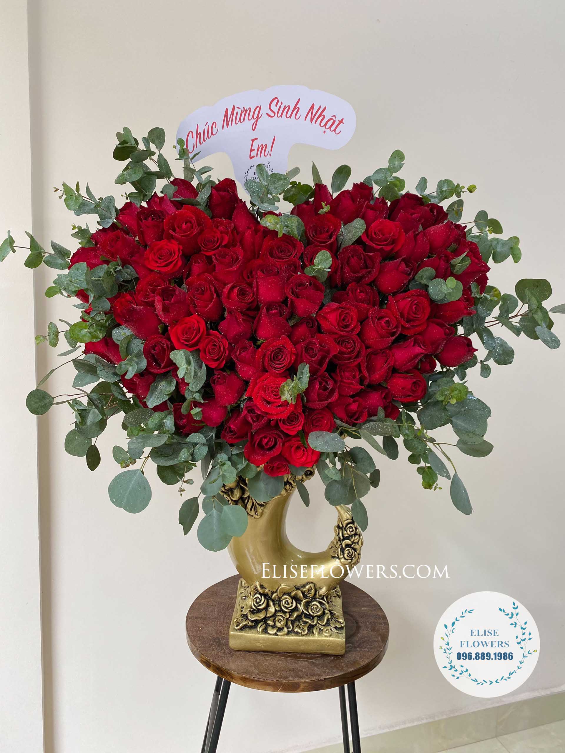 Bình hoa hồng đỏ hình trái tim - Hoa hồng đỏ nhập khẩu sang trọng