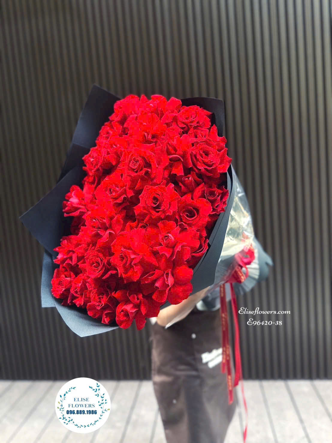 Bó hoa hồng đỏ nhập khẩu cao cấp tặng bạn gái nhân dịp kỉ niệm| Eliseflowers