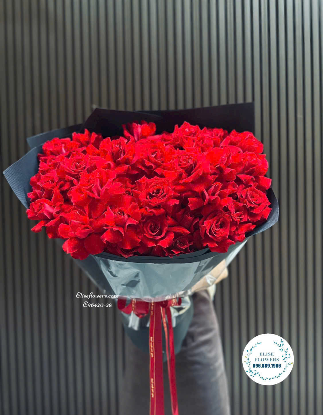 Bó hoa hồng đỏ nhập khẩu cao cấp tặng bạn gái nhân dịp kỉ niệm| Eliseflowers