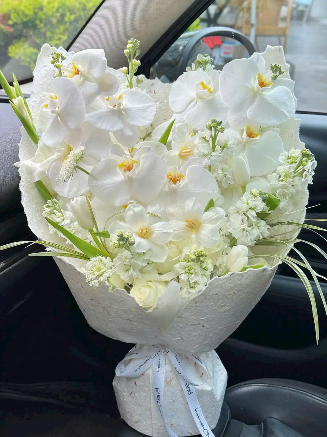 Bó Hoa Nhập Khẩu Tone Trắng Cao Cấp Tặng Bạn Trai Lịch Lãm - Elise Flowers